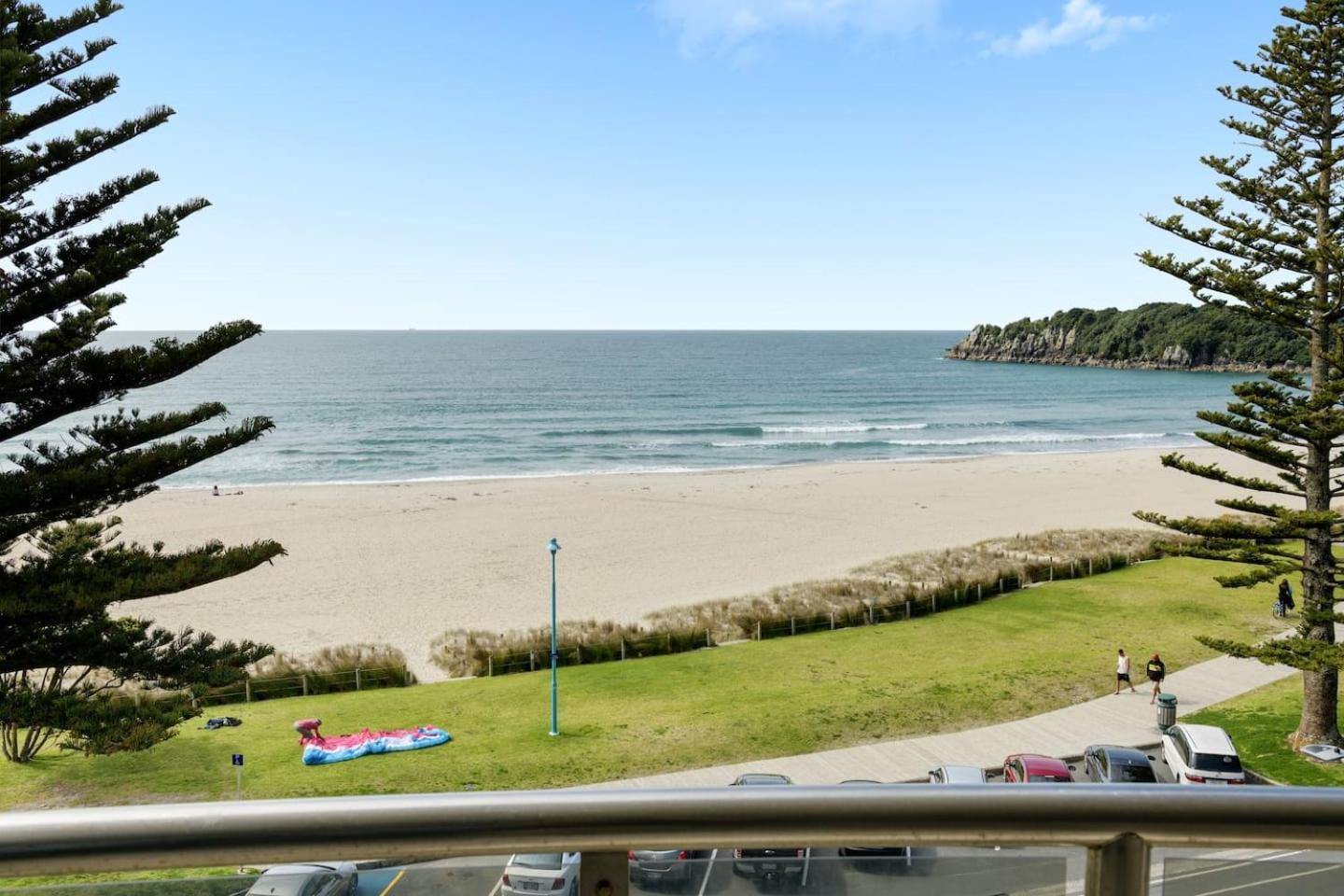 Oceanside Bliss - Absolute Beachfront - Uninterrupted Ocean Views With Pool Apartment Mount Maunganui Exterior photo