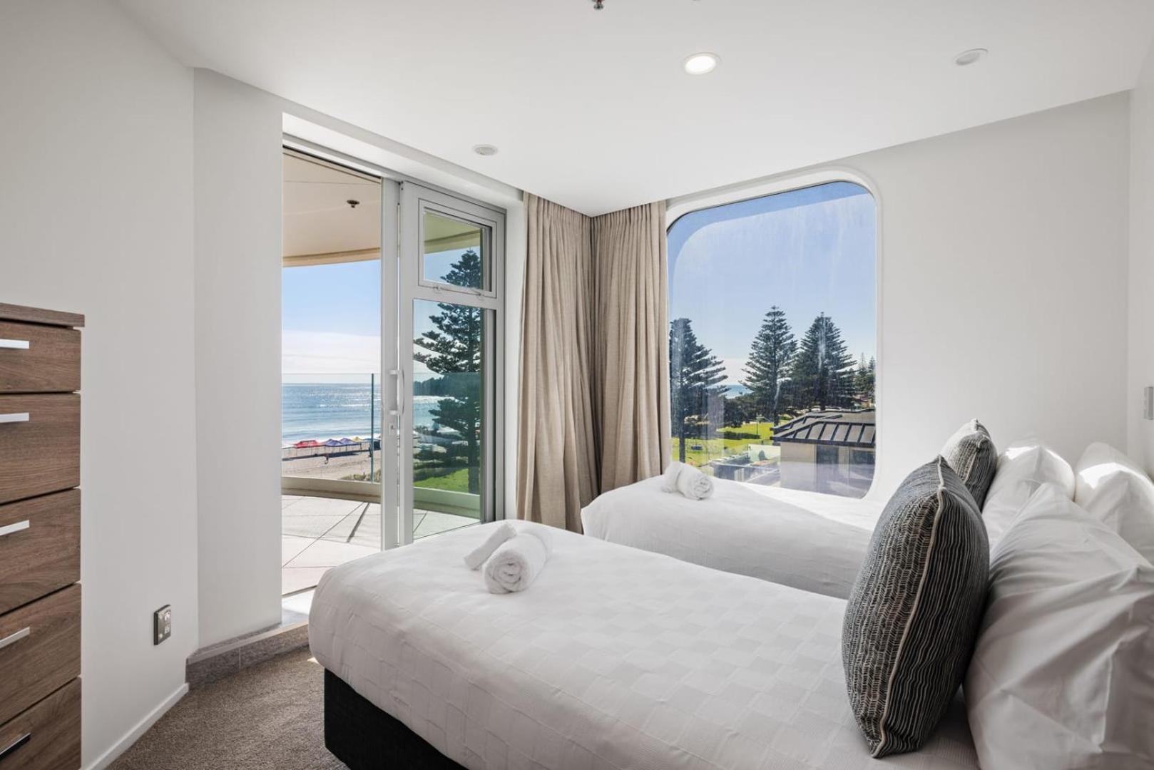 Oceanside Bliss - Absolute Beachfront - Uninterrupted Ocean Views With Pool Apartment Mount Maunganui Exterior photo