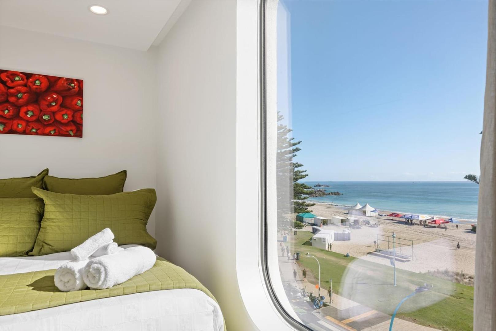 Oceanside Bliss - Absolute Beachfront - Uninterrupted Ocean Views With Pool Apartment Mount Maunganui Exterior photo