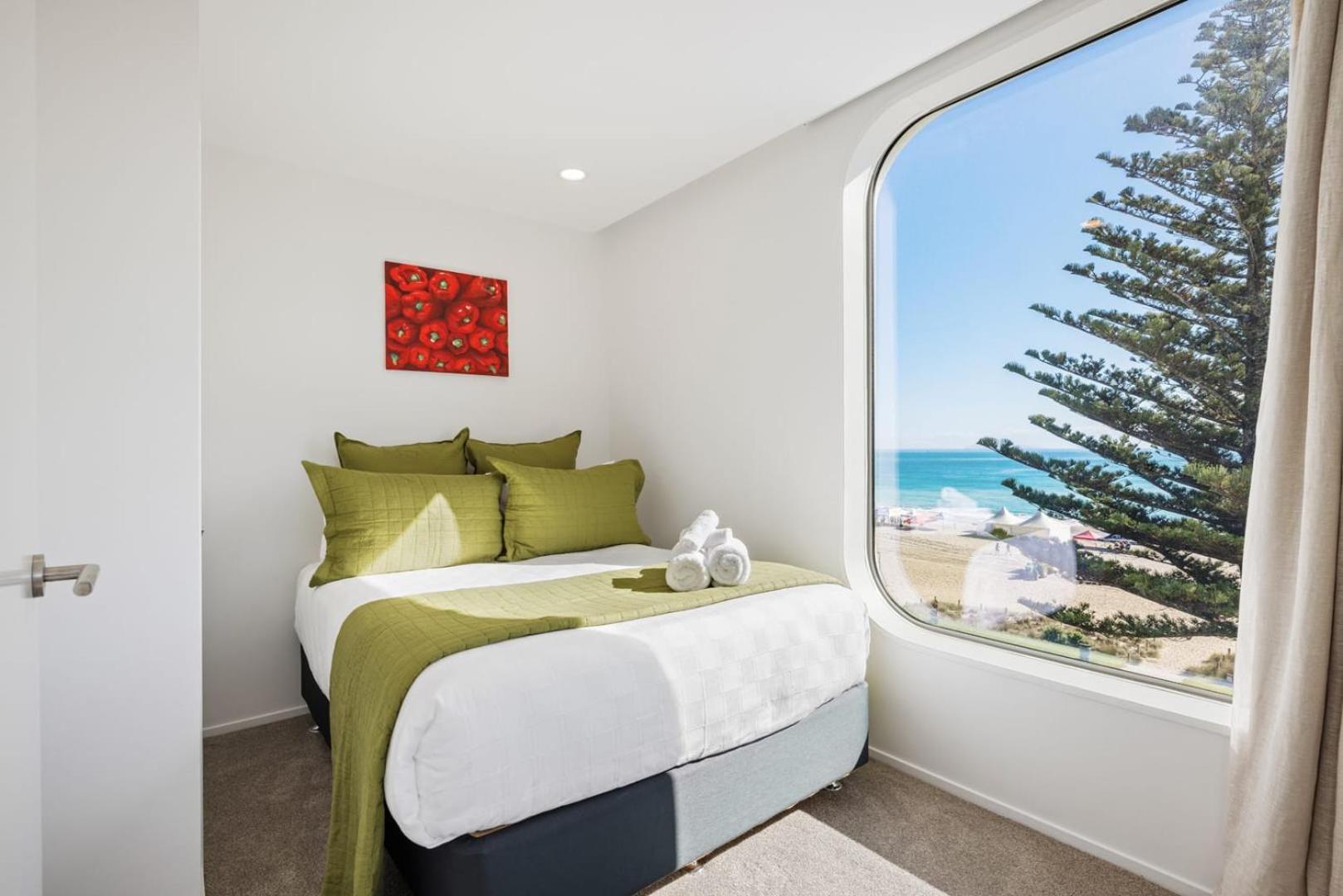 Oceanside Bliss - Absolute Beachfront - Uninterrupted Ocean Views With Pool Apartment Mount Maunganui Exterior photo