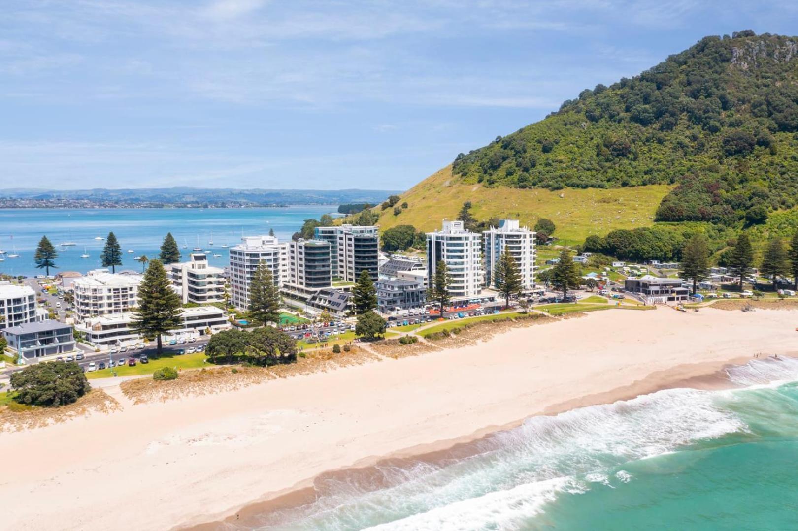 Oceanside Bliss - Absolute Beachfront - Uninterrupted Ocean Views With Pool Apartment Mount Maunganui Exterior photo