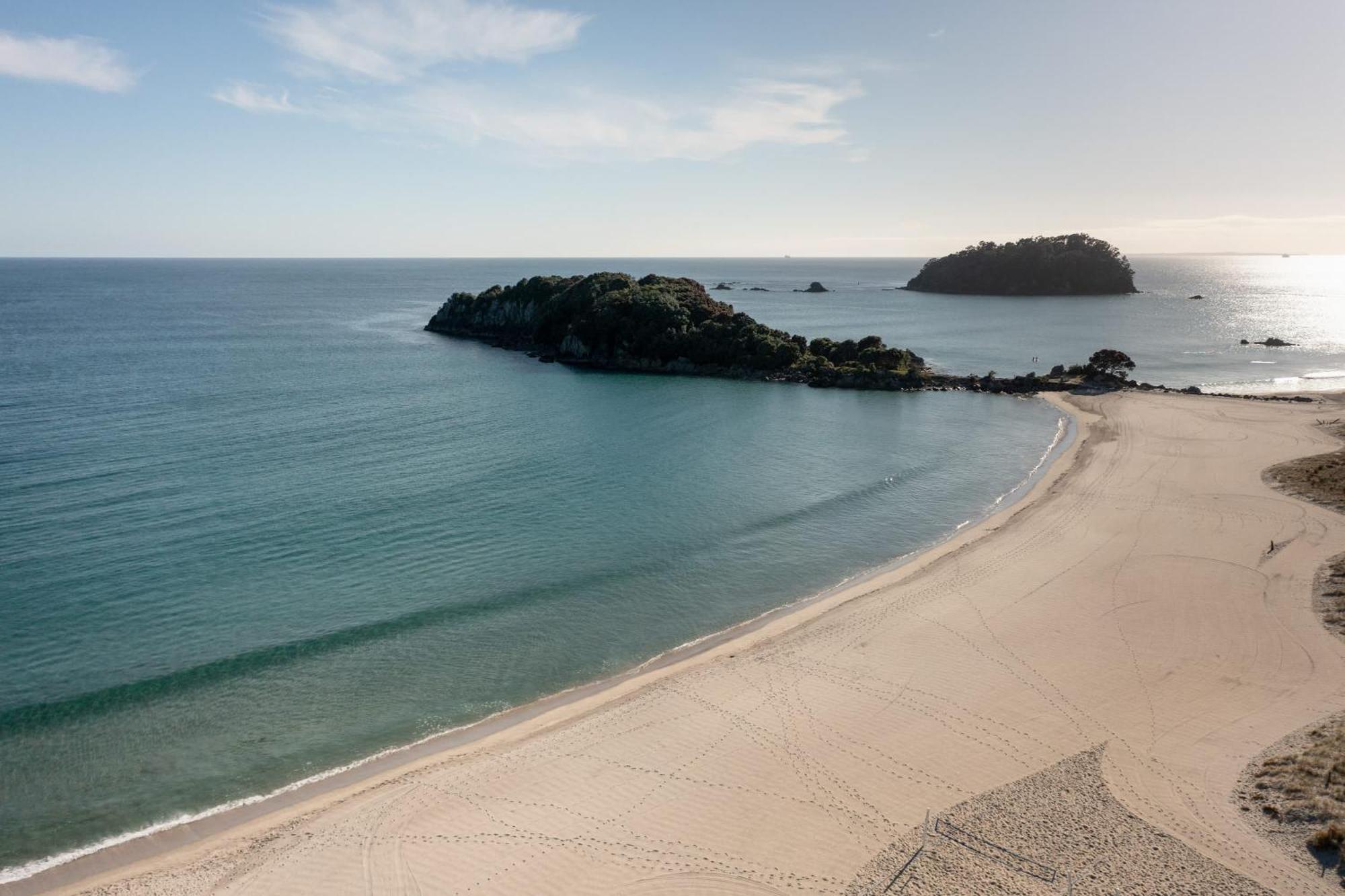 Oceanside Bliss - Absolute Beachfront - Uninterrupted Ocean Views With Pool Apartment Mount Maunganui Exterior photo