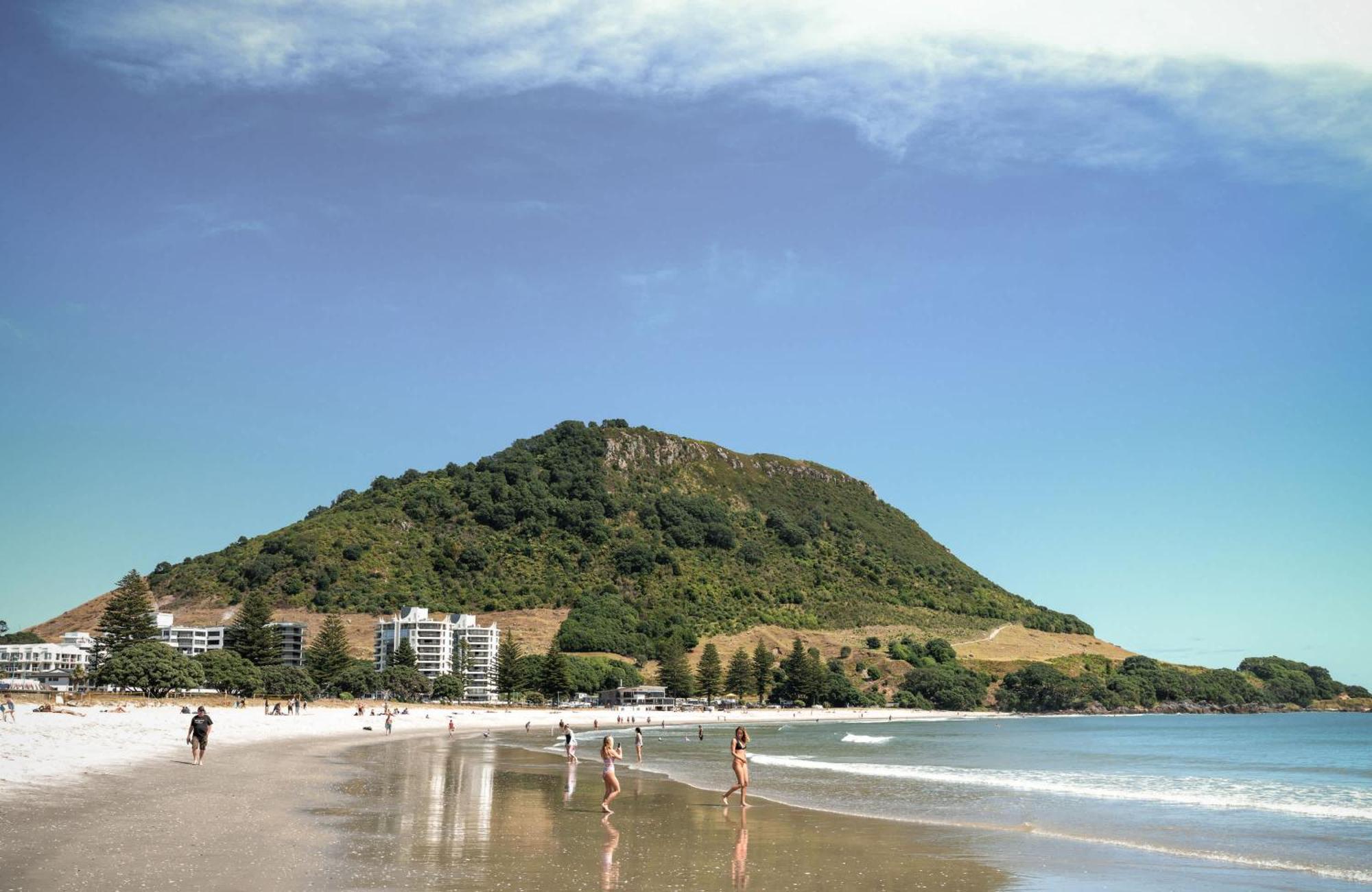 Oceanside Bliss - Absolute Beachfront - Uninterrupted Ocean Views With Pool Apartment Mount Maunganui Exterior photo